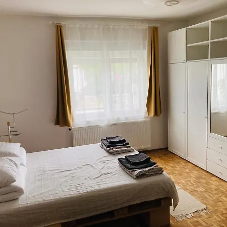 Lägenhet Chillhome Apartman *